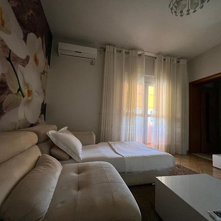 Sunkissed Centre Apartment Vlore Exterior photo