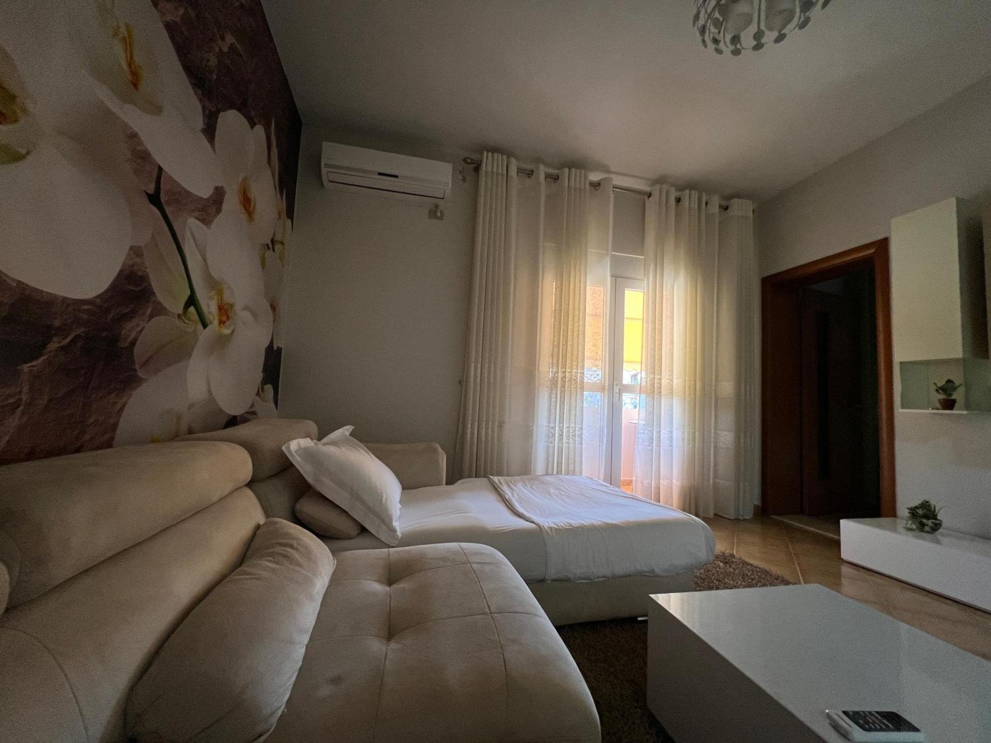 Sunkissed Centre Apartment Vlore Exterior photo